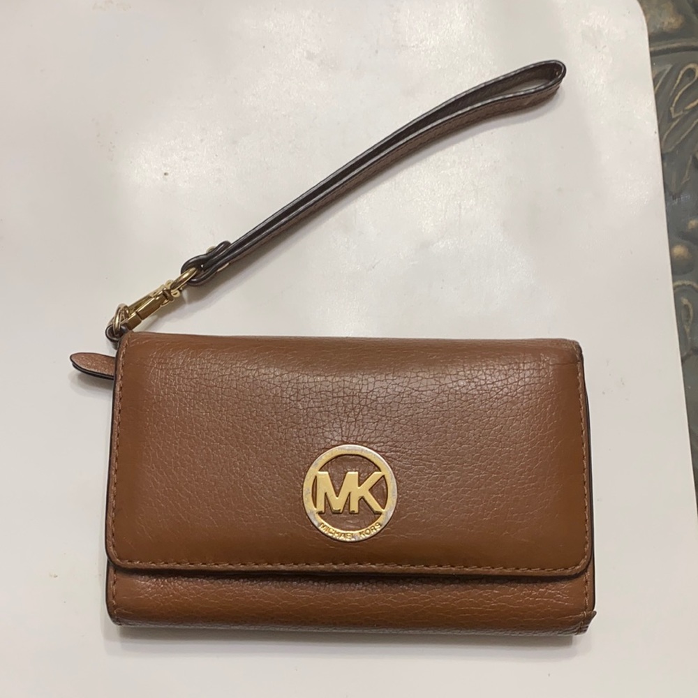 Micheal kors wristlet good condition
